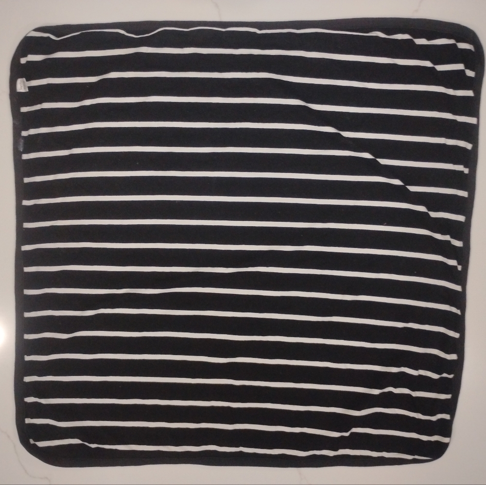 Black and White Striped Blanket For Babies Or small Kids